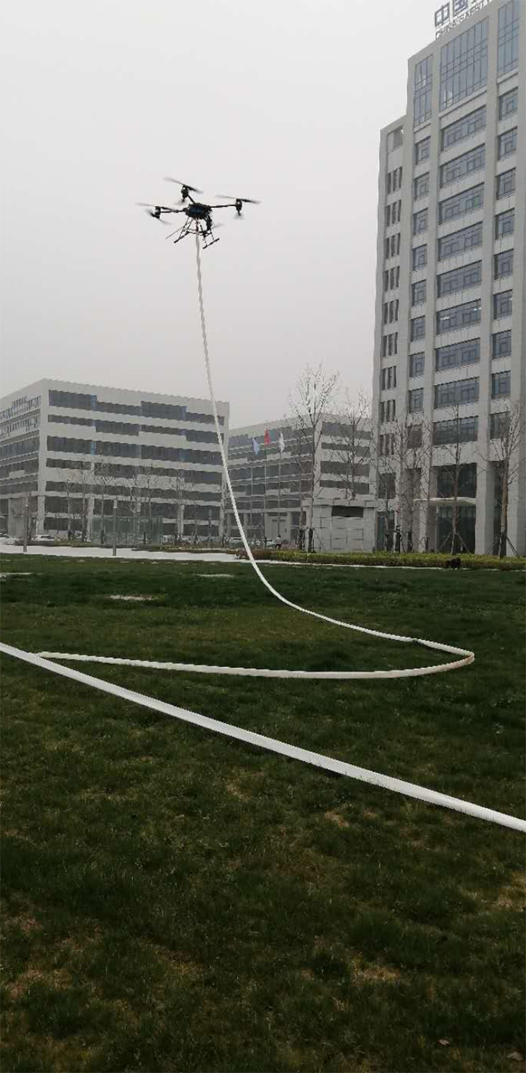 可以空中拖水帶100米的滅火無人機，助力高層建筑救援